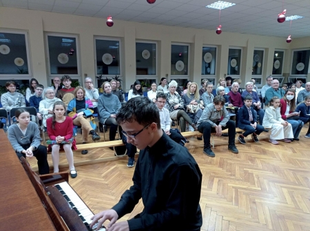 Popis kół nauki gry na pianinie